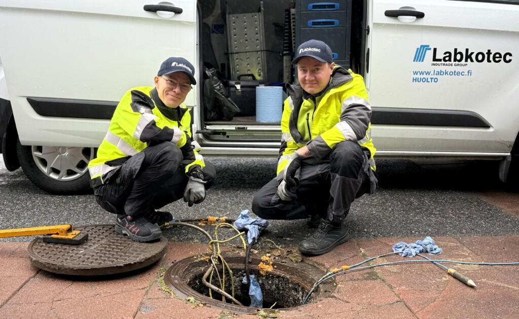 Labkotec service team at work